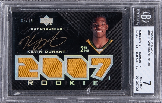 2007-08 Upper Deck Black #106 Kevin Durant Rookie Jersey Autograph (#85/99) - BGS NM 7/BGS 9